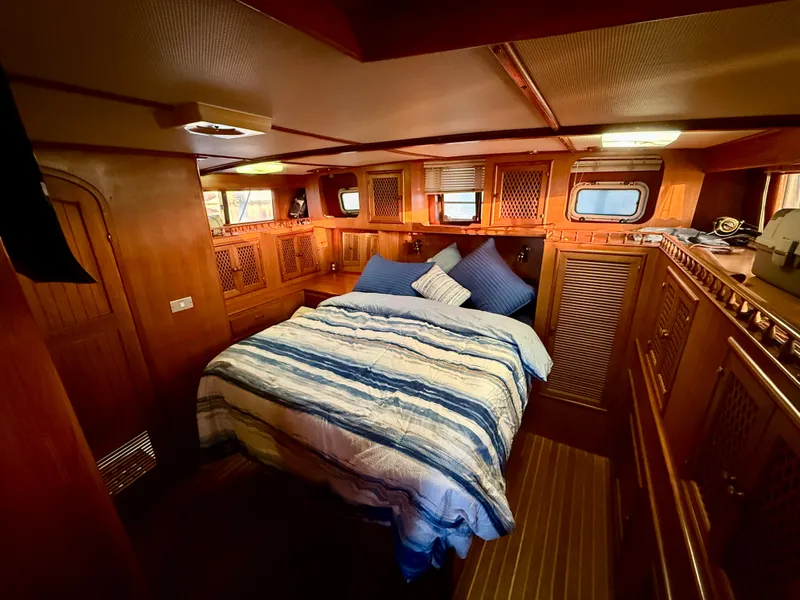 1984 Marine Trader 40 LaBelle by Bestway