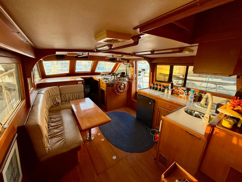 1984 Marine Trader 40 LaBelle by Bestway