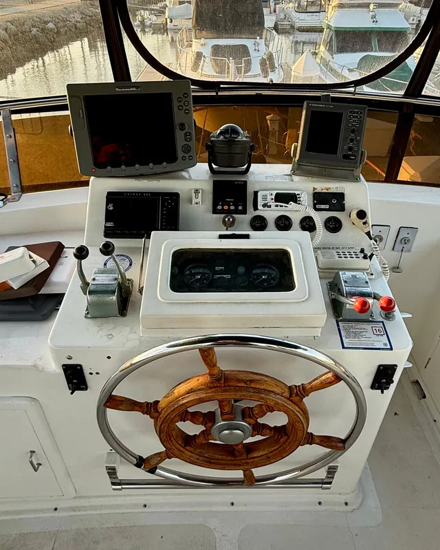 1984 Marine Trader 40 LaBelle by Bestway