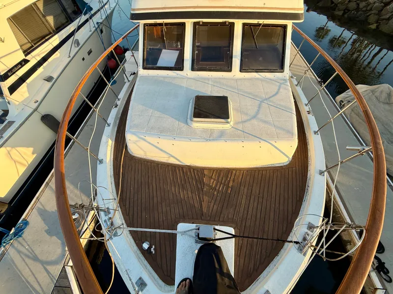 1984 Marine Trader 40 LaBelle by Bestway
