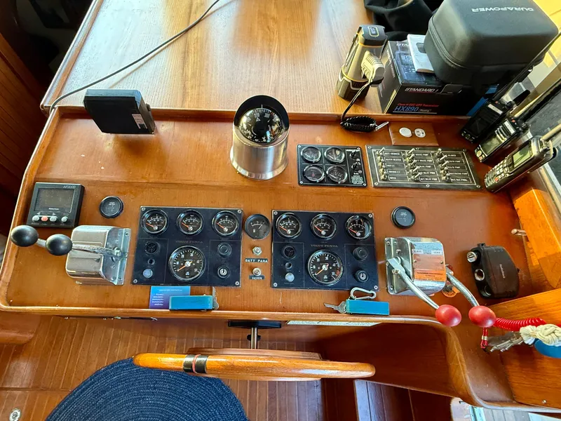 1984 Marine Trader 40 LaBelle by Bestway