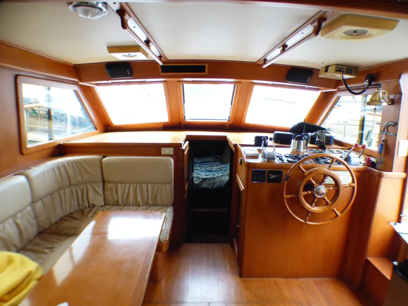 1984 Marine Trader 40 LaBelle by Bestway