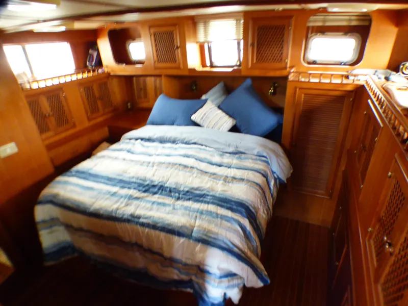 1984 Marine Trader 40 LaBelle by Bestway