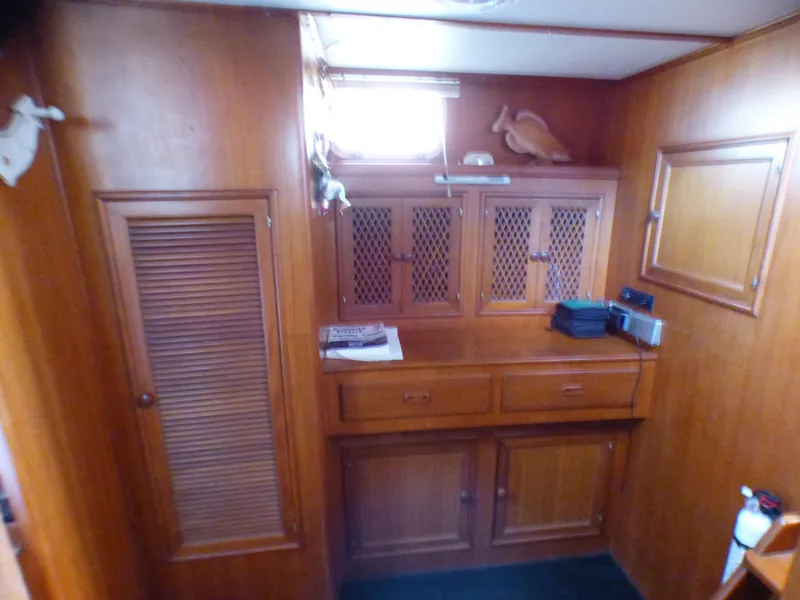 1984 Marine Trader 40 LaBelle by Bestway