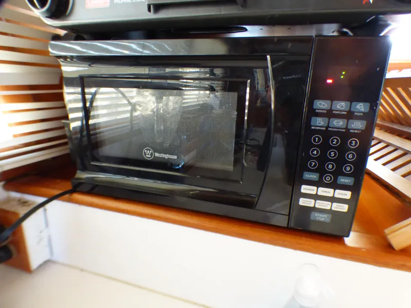 1984 Marine Trader 40 LaBelle by Bestway