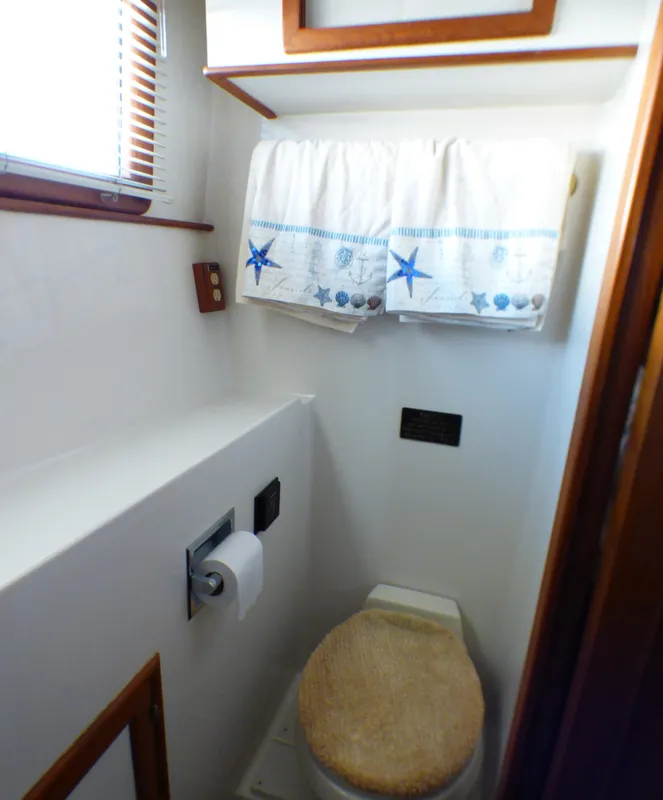1984 Marine Trader 40 LaBelle by Bestway