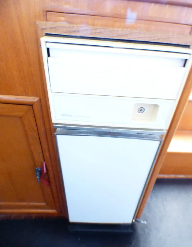 1984 Marine Trader 40 LaBelle by Bestway