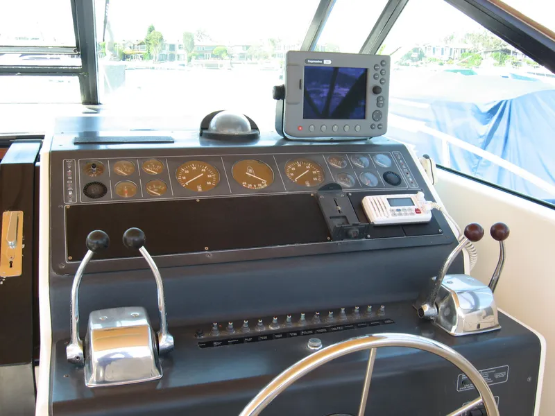 1989 Tiara Yachts 3300 Open