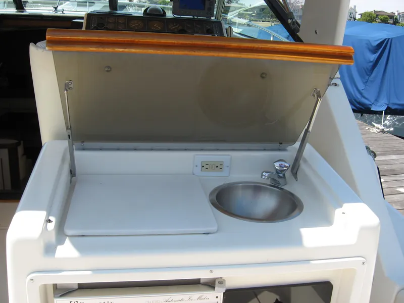 1989 Tiara Yachts 3300 Open