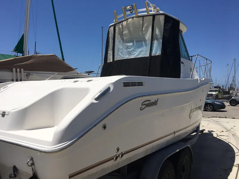 2007 Seaswirl Striper 2601 Walkaround I/O