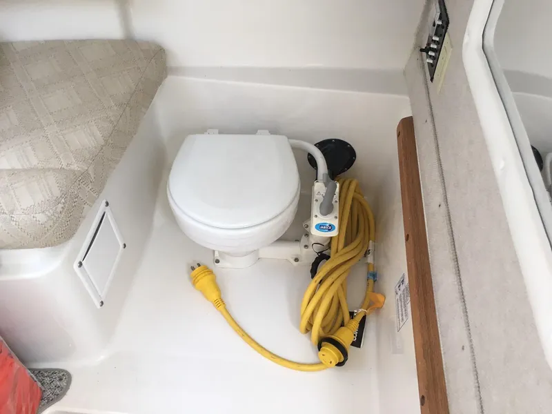 2007 Seaswirl Striper 2601 Walkaround I/O
