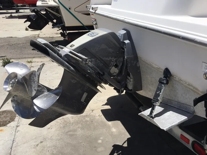 2007 Seaswirl Striper 2601 Walkaround I/O