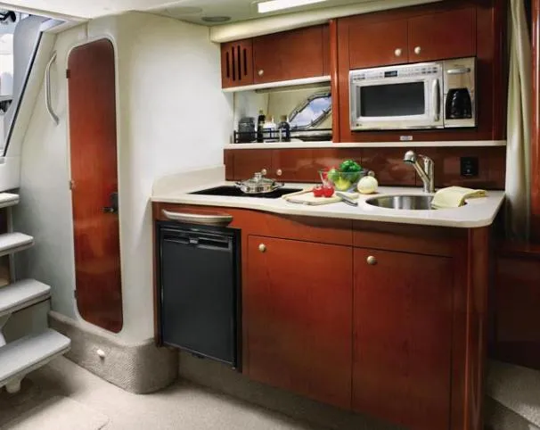 2009 Sea Ray Sundancer 330