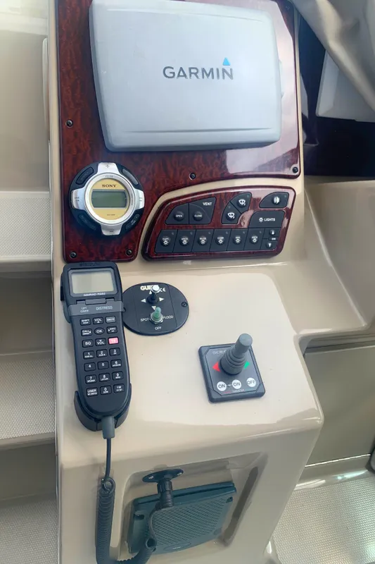 2009 Sea Ray Sundancer 330