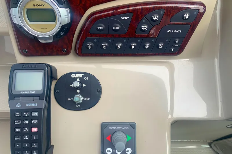2009 Sea Ray Sundancer 330