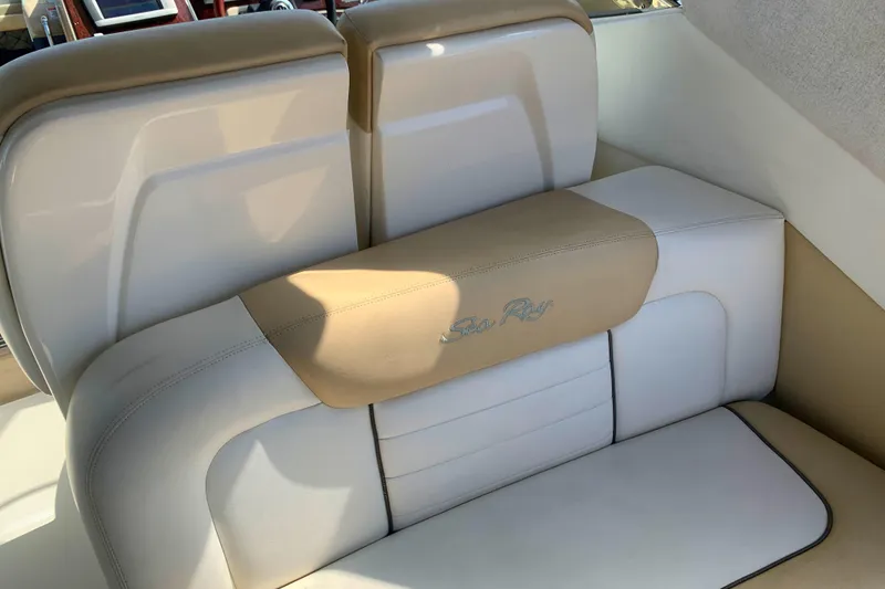 2009 Sea Ray Sundancer 330