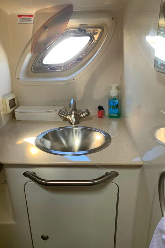 2009 Sea Ray Sundancer 330