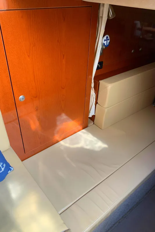 2009 Sea Ray Sundancer 330