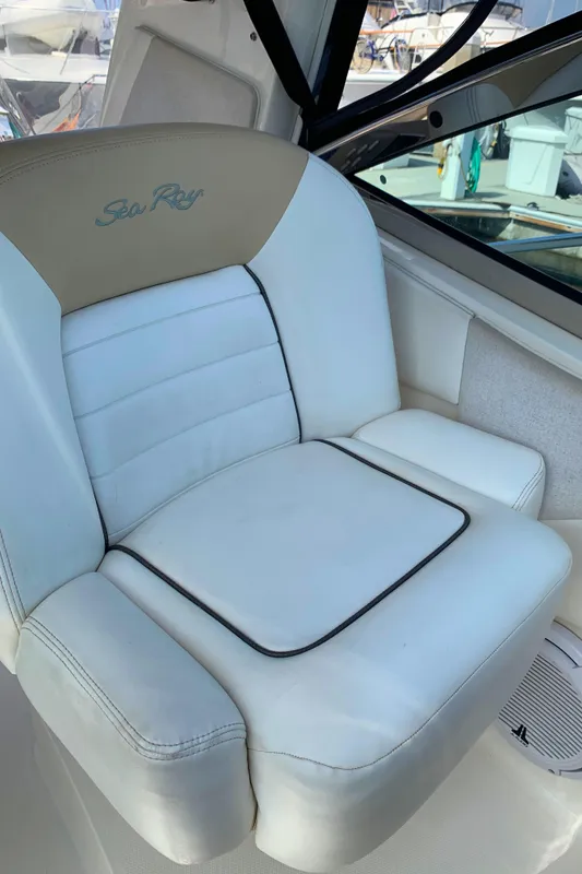 2009 Sea Ray Sundancer 330