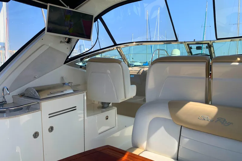 2009 Sea Ray Sundancer 330