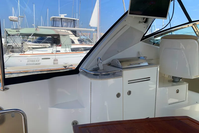 2009 Sea Ray Sundancer 330