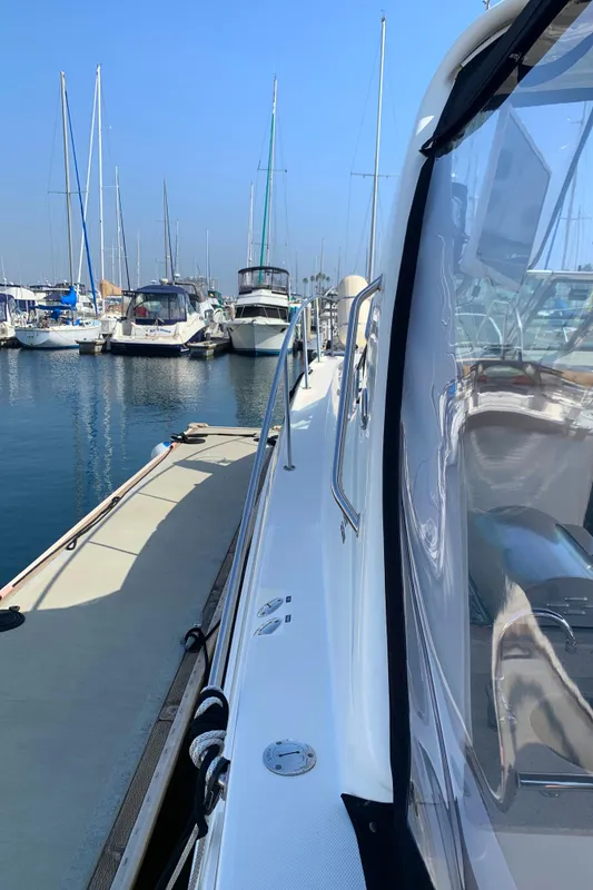 2009 Sea Ray Sundancer 330