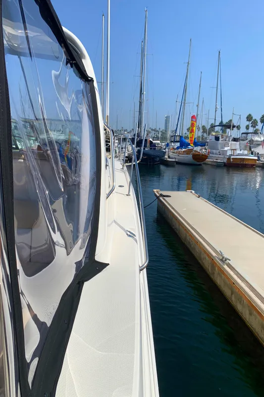 2009 Sea Ray Sundancer 330