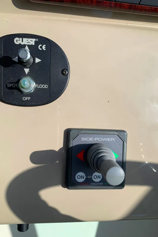 2009 Sea Ray Sundancer 330