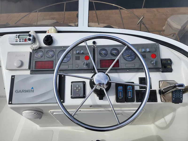 2004 Sea Sport Pacific 3200