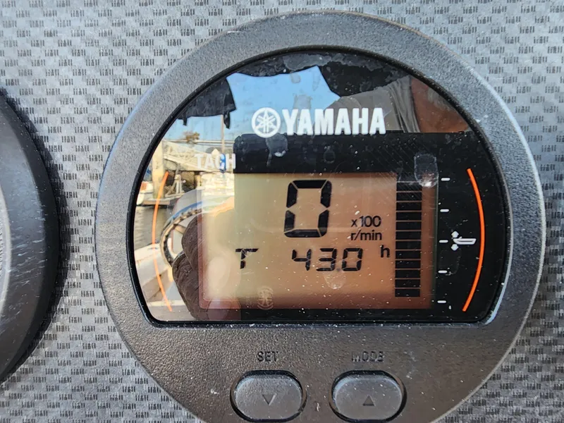 Yamaha tachometer displaying 0 RPM and 430 hours on a Grady-White Bimini 306 boat.