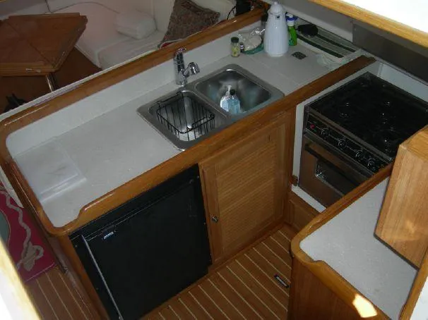 2005 Catalina Morgan 440