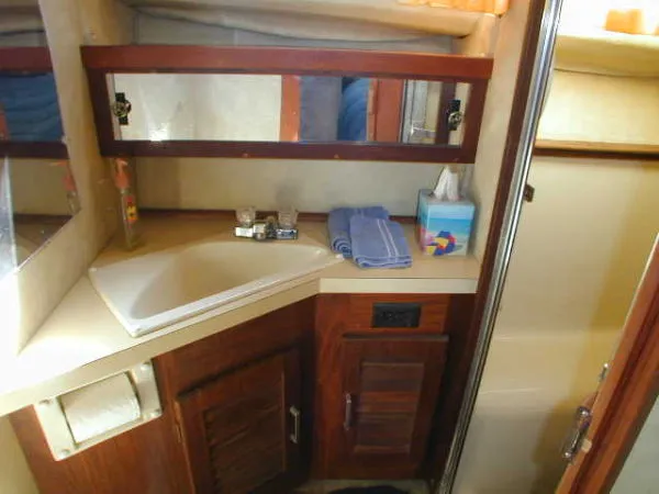 1983 Silverton AFT CABIN
