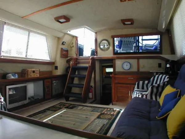1983 Silverton AFT CABIN