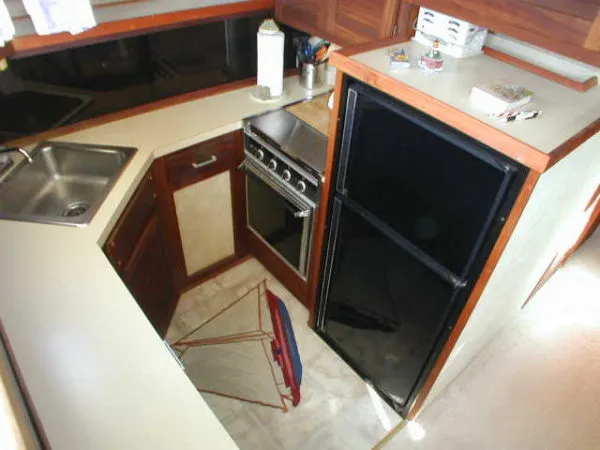 1983 Silverton AFT CABIN