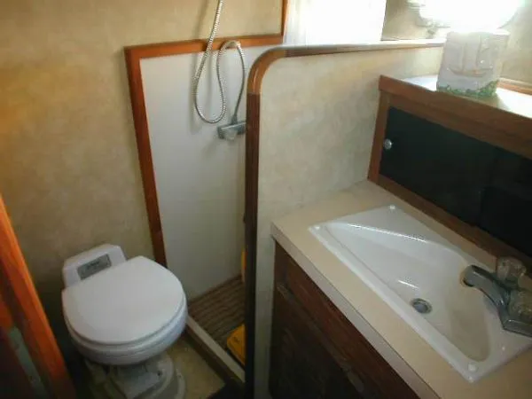 1983 Silverton AFT CABIN