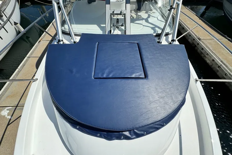 2008 Boston Whaler 285 Conquest boat with blue cushioned deck cover.