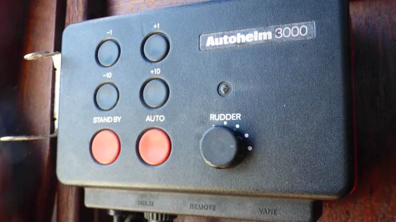 1981 Hunter 37 Cherubini Cutter
