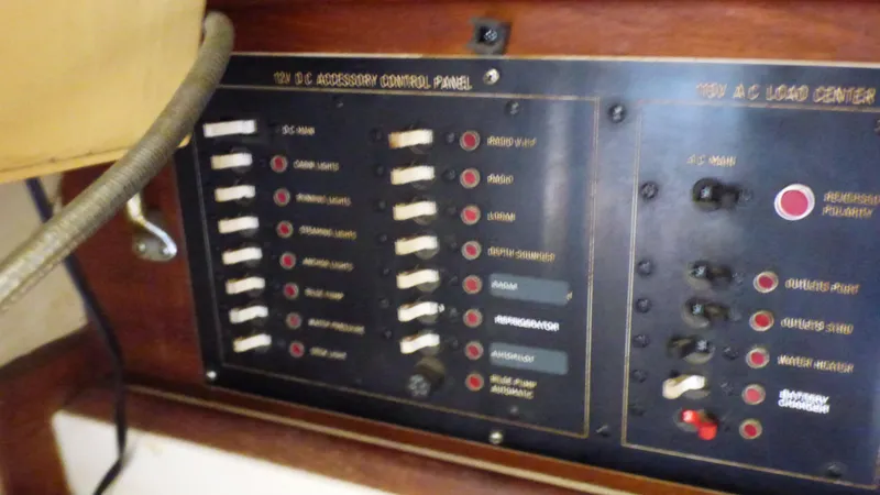 1981 Hunter 37 Cherubini Cutter