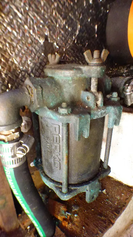 1981 Hunter 37 Cherubini Cutter