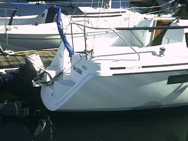 1990 Hunter H-27