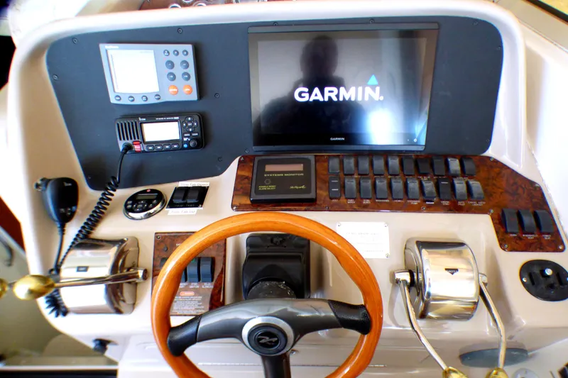 Control panel of a 2002 Sea Ray 340 Amberjack with Garmin navigation system.