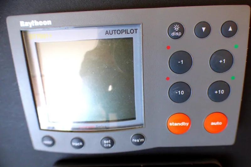 Raytheon autopilot control panel on 2002 Sea Ray 340 Amberjack boat.