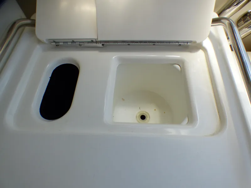 Galley area of the 2002 Sea Ray 340 Amberjack.