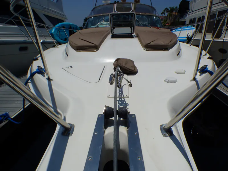 Foredeck of a 2002 Sea Ray 340 Amberjack yacht in harbor.