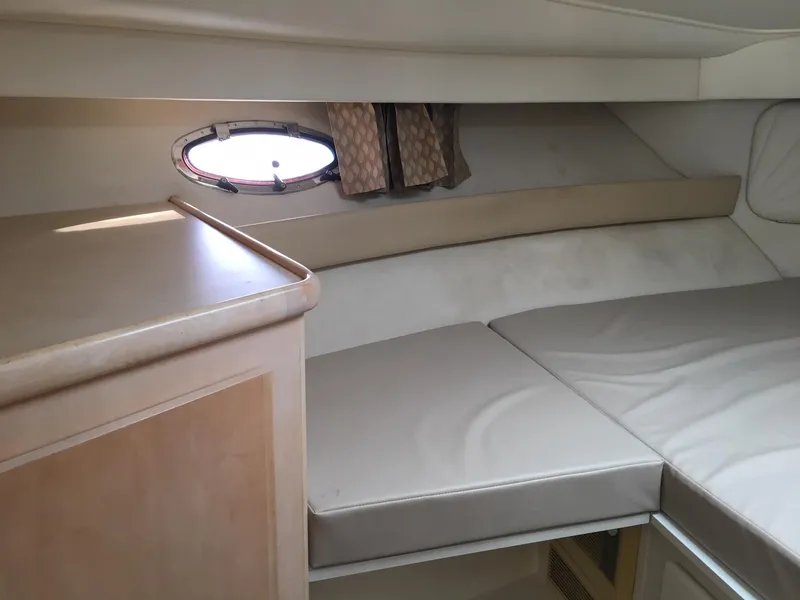 1996 Carver 400 Cockpit Motor Yacht