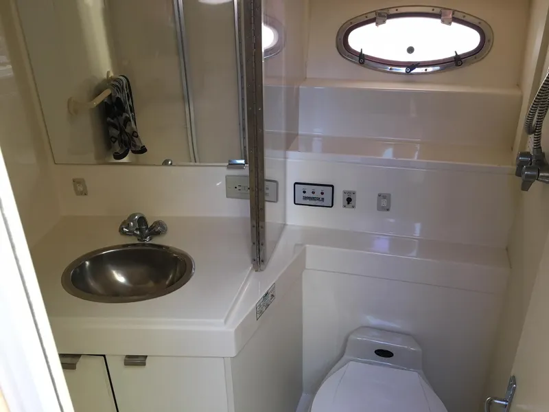 1996 Carver 400 Cockpit Motor Yacht