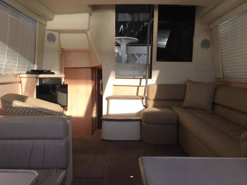 1996 Carver 400 Cockpit Motor Yacht