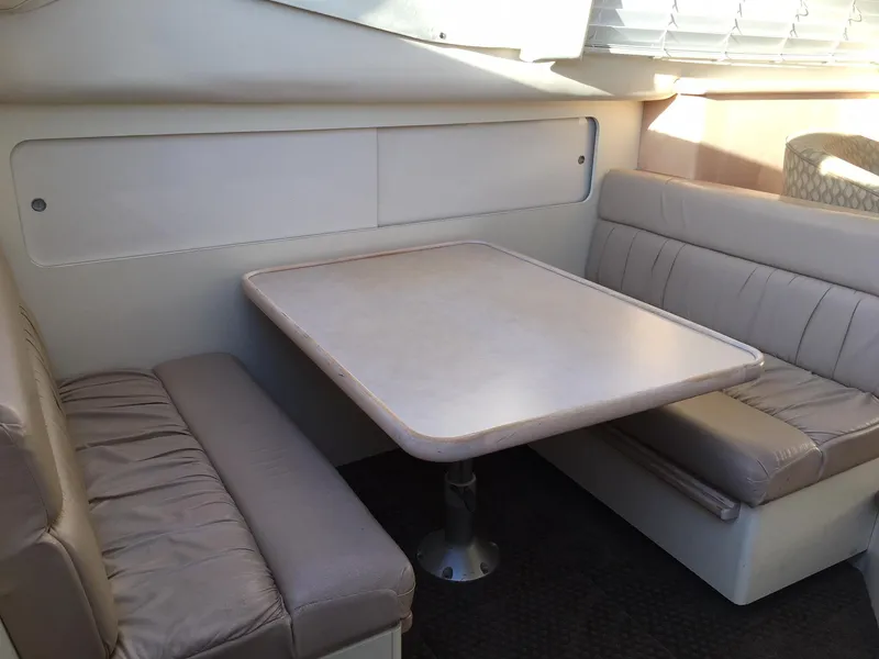 1996 Carver 400 Cockpit Motor Yacht