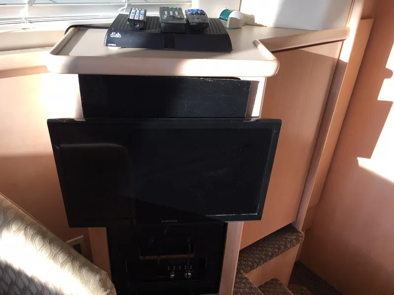 1996 Carver 400 Cockpit Motor Yacht