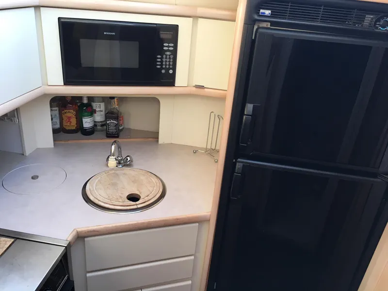 1996 Carver 400 Cockpit Motor Yacht